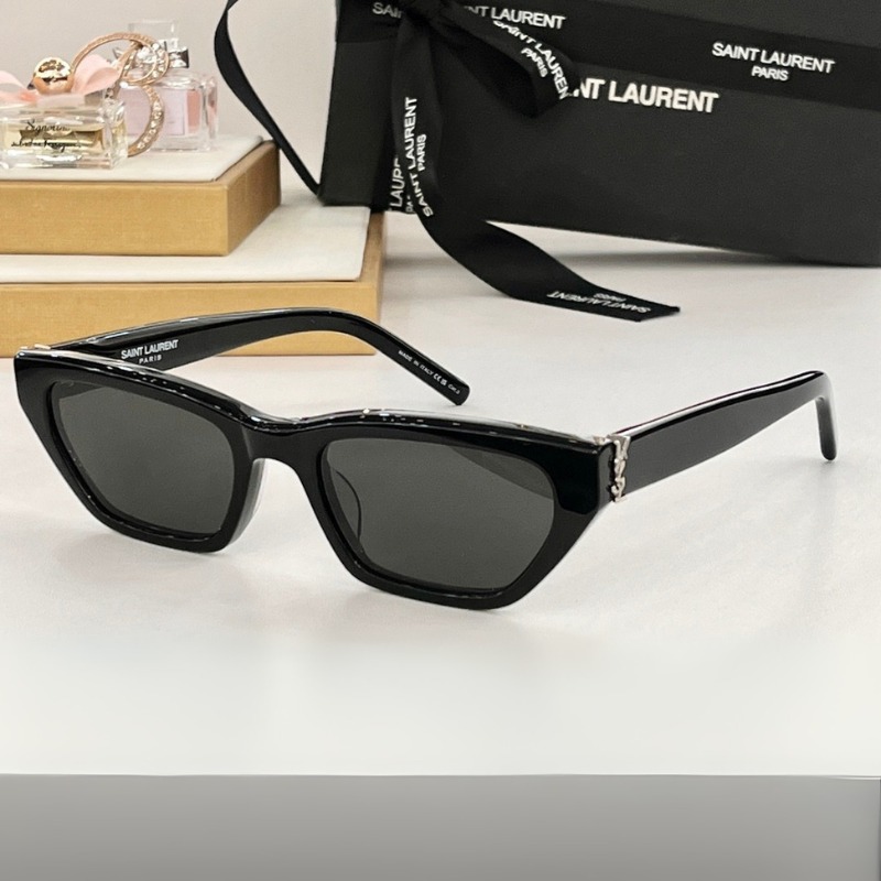 Saint Laurent – Noir